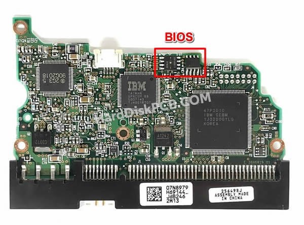 Étapes pour échanger la puce BIOS sur 07N8979 PCB du disque dur Hitachi