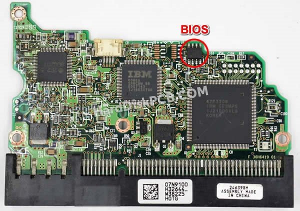 Étapes pour échanger la puce BIOS sur 07N9100 PCB du disque dur Hitachi